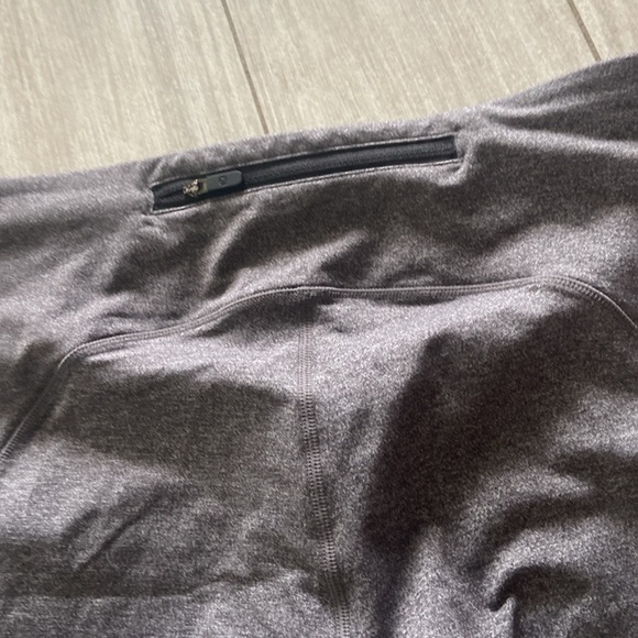 Gray Lululemon workout pants with pockets. No tag. I cut it out - Picture 2 of 4